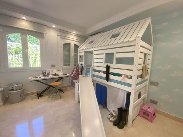 Villa avec 7 Chambres  à Elviria