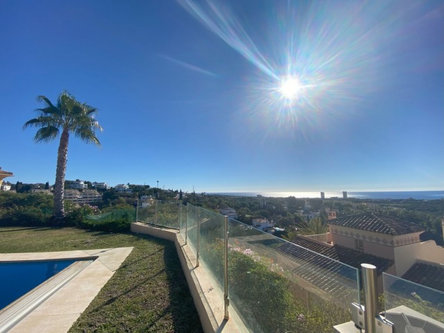 7 Bedrooms Villa in Elviria