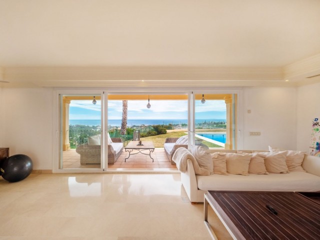 7 Bedrooms Villa in Elviria