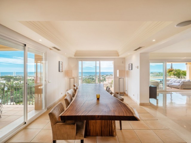 7 Bedrooms Villa in Elviria