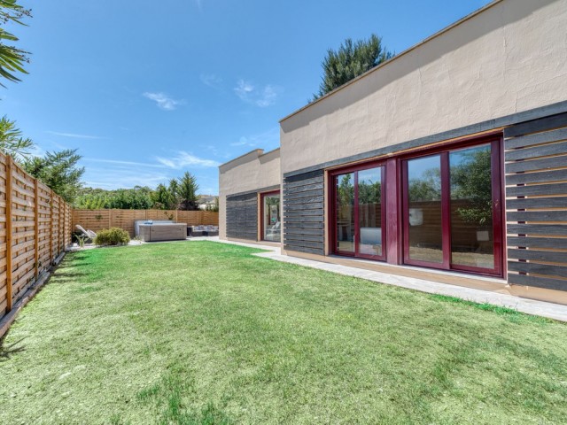 3 Bedrooms Villa in Benahavís