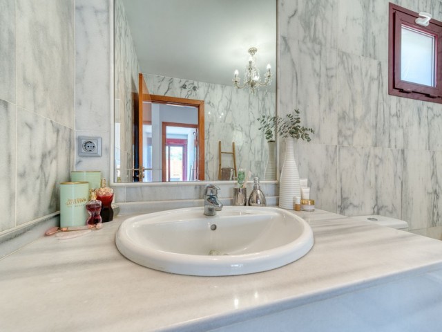 3 Bedrooms Villa in Benahavís