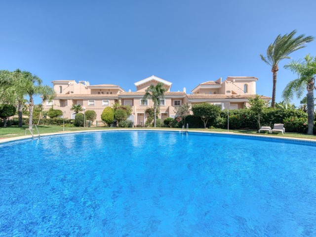 4 Bedrooms Townhouse in La Duquesa