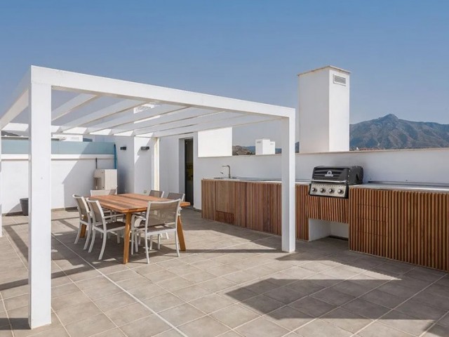 Penthouse avec 4 Chambres  à San Pedro de Alcántara