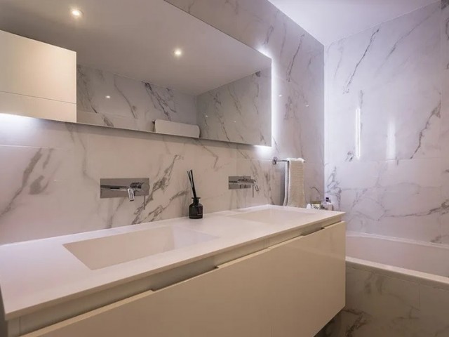 Penthouse avec 4 Chambres  à San Pedro de Alcántara