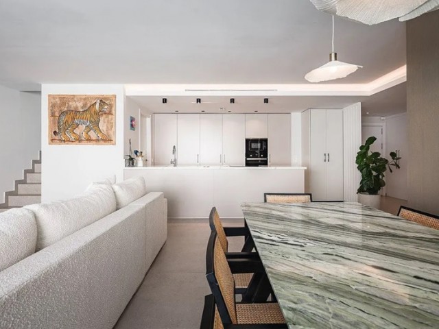 Penthouse avec 4 Chambres  à San Pedro de Alcántara