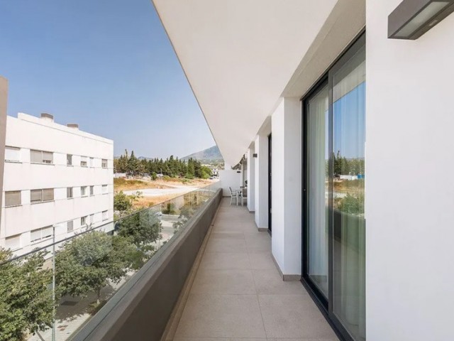 Penthouse avec 4 Chambres  à San Pedro de Alcántara