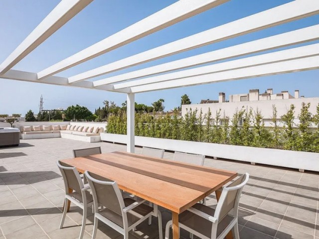 Penthouse avec 4 Chambres  à San Pedro de Alcántara