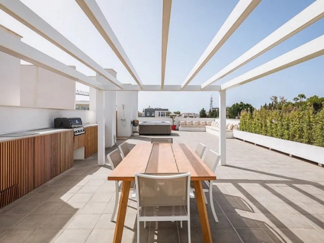 Penthouse avec 4 Chambres  à San Pedro de Alcántara