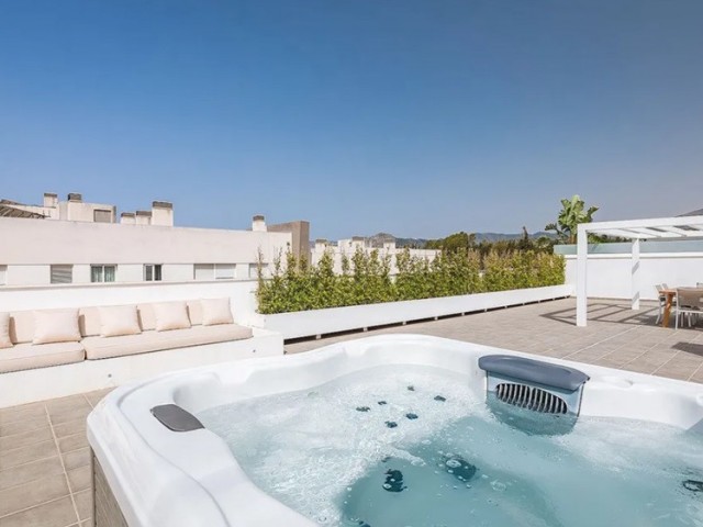 Penthouse avec 4 Chambres  à San Pedro de Alcántara