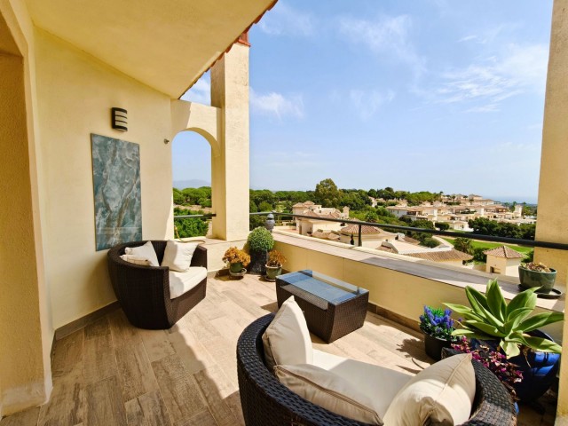 Apartamento con 3 Dormitorios  en San Roque Club