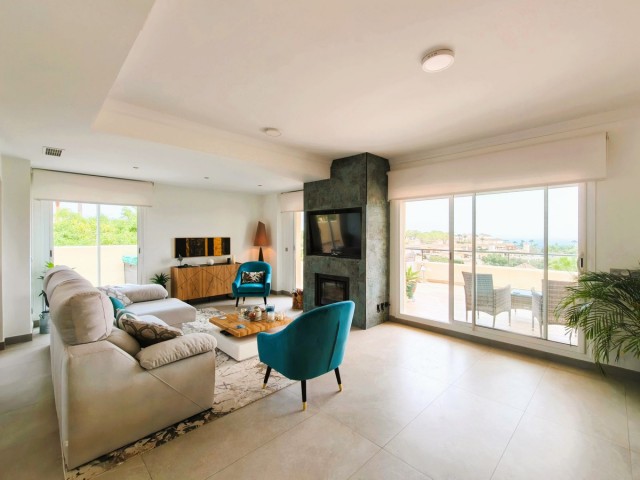 Apartamento con 3 Dormitorios  en San Roque Club
