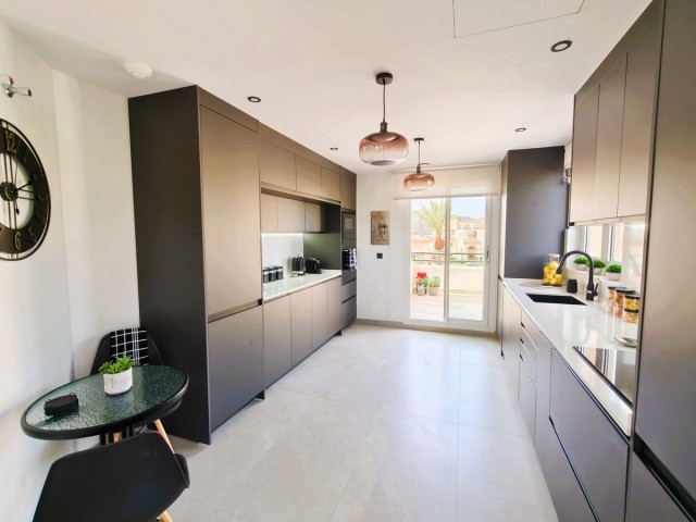 Apartamento con 3 Dormitorios  en San Roque Club