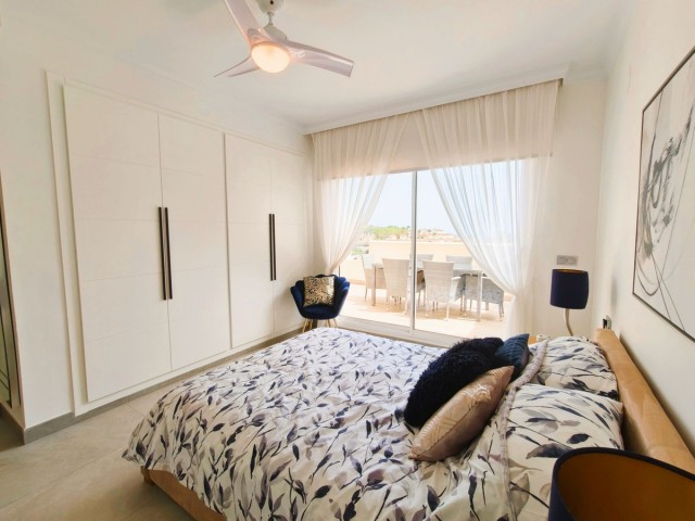 Apartamento con 3 Dormitorios  en San Roque Club