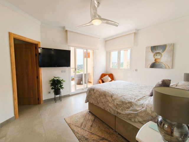 Apartamento con 3 Dormitorios  en San Roque Club