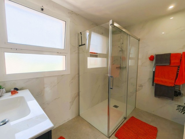 Apartamento con 3 Dormitorios  en San Roque Club