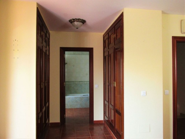 Villa avec 6 Chambres  à San Pedro de Alcántara