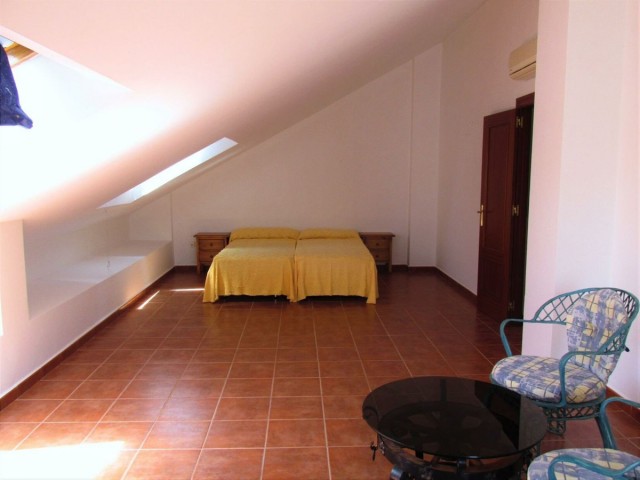 Villa avec 6 Chambres  à San Pedro de Alcántara
