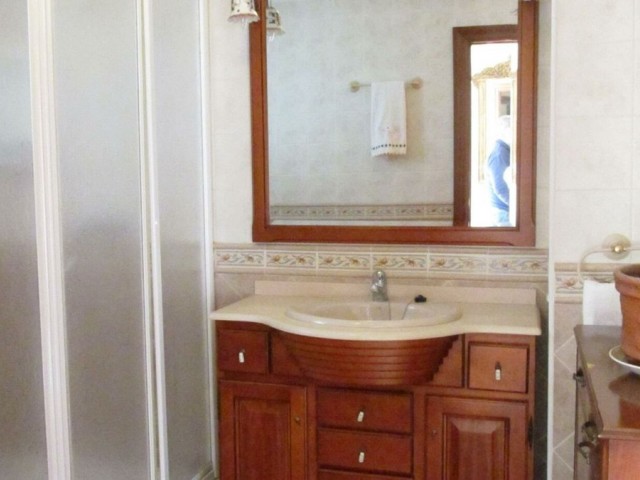 Villa avec 6 Chambres  à San Pedro de Alcántara