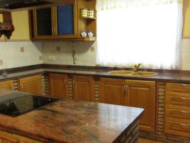 Villa avec 6 Chambres  à San Pedro de Alcántara