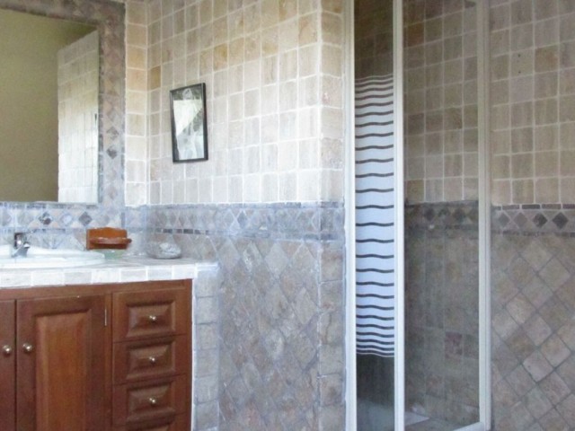 Villa avec 6 Chambres  à San Pedro de Alcántara