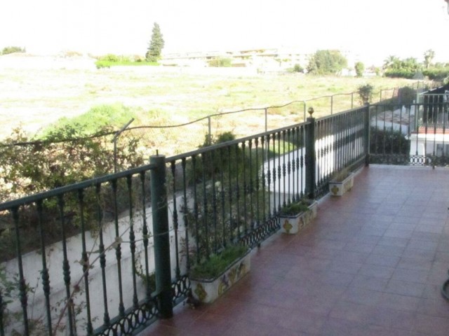 Villa avec 6 Chambres  à San Pedro de Alcántara