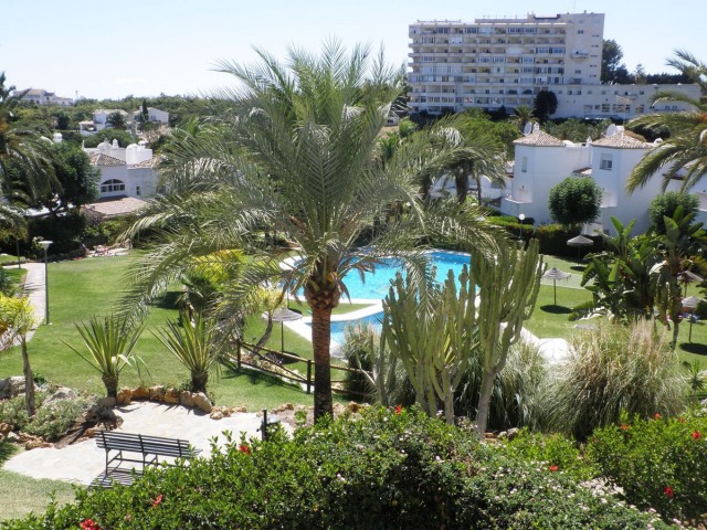 5 Bedrooms Townhouse in Estepona