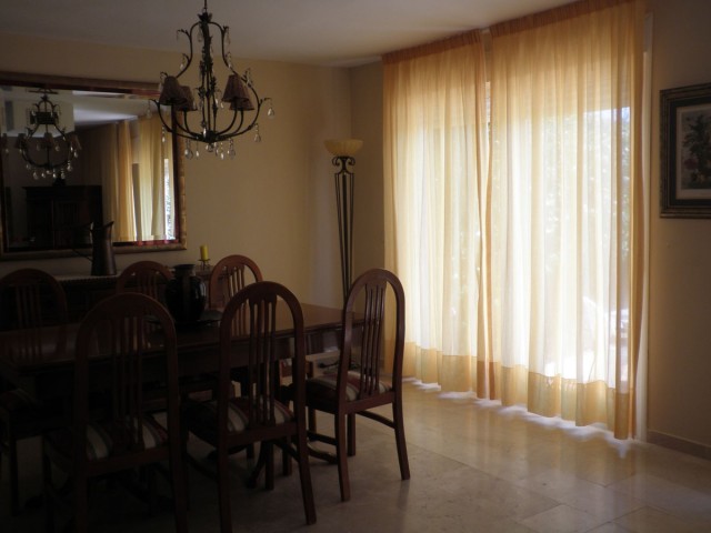 5 Bedrooms Townhouse in Estepona