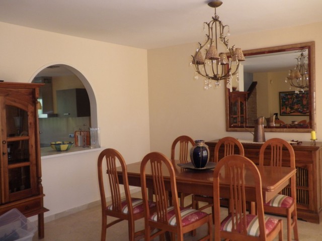 5 Bedrooms Townhouse in Estepona