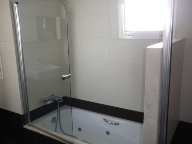 5 Bedrooms Townhouse in Estepona