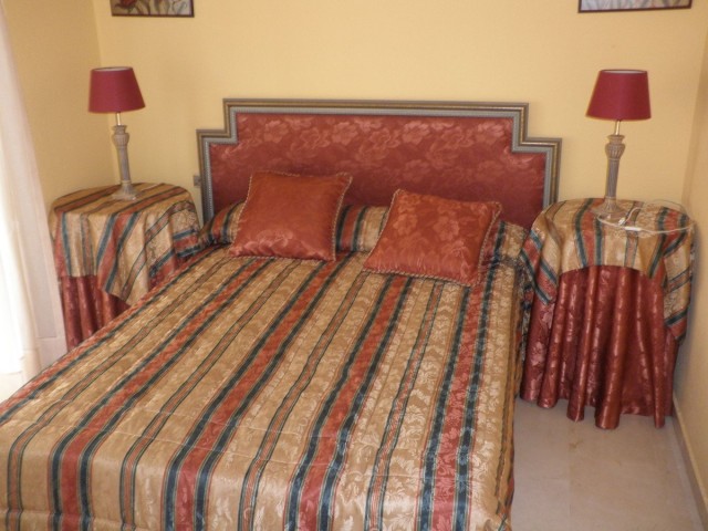 5 Bedrooms Townhouse in Estepona