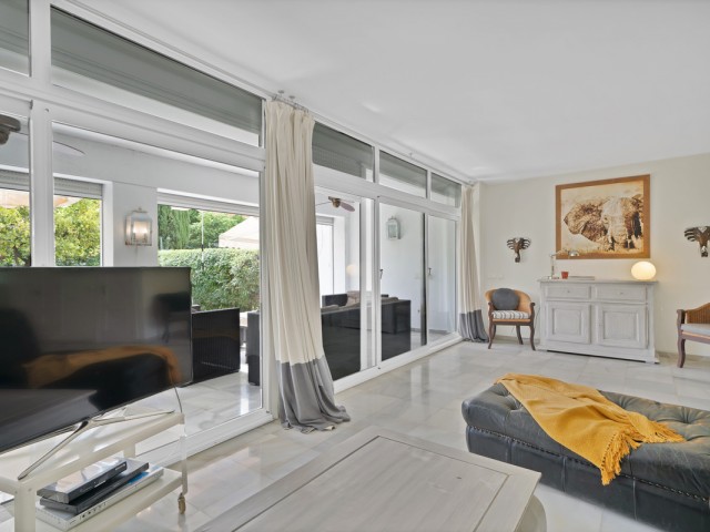 Maison mitoyenne avec 5 Chambres  à Guadalmina Alta