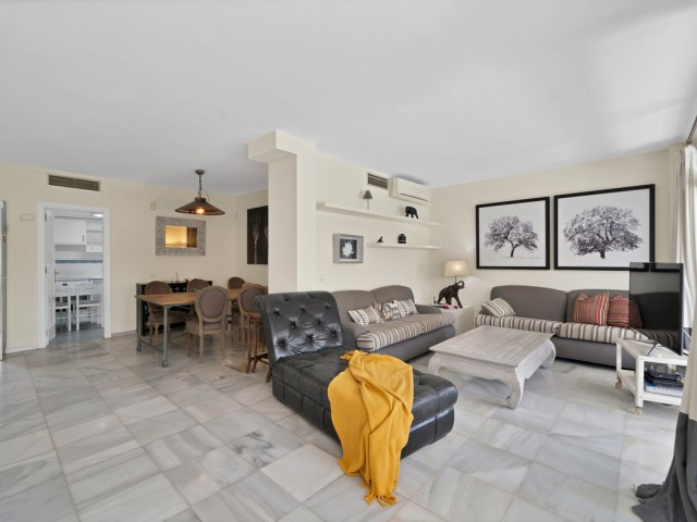 Maison mitoyenne avec 5 Chambres  à Guadalmina Alta