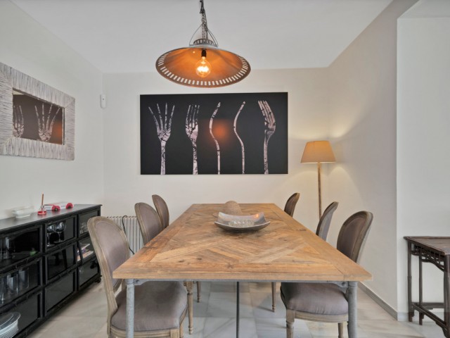 Maison mitoyenne avec 5 Chambres  à Guadalmina Alta