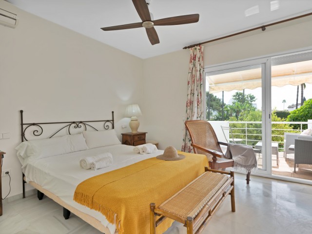 Maison mitoyenne avec 5 Chambres  à Guadalmina Alta