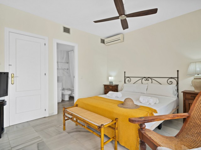 Maison mitoyenne avec 5 Chambres  à Guadalmina Alta