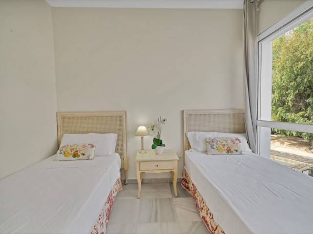Maison mitoyenne avec 5 Chambres  à Guadalmina Alta