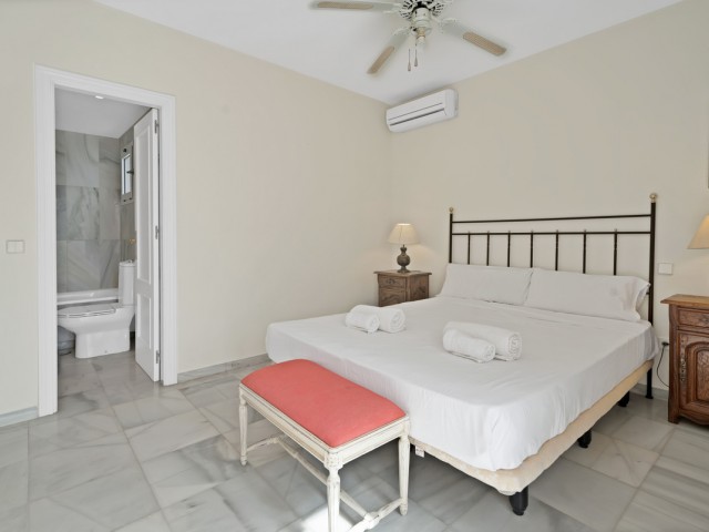 Maison mitoyenne avec 5 Chambres  à Guadalmina Alta
