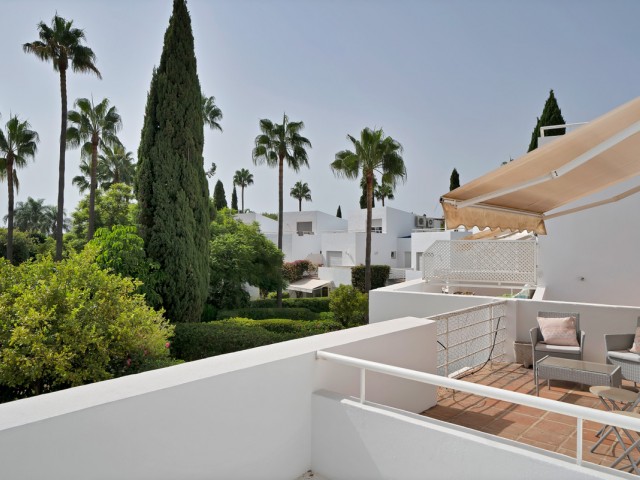 Maison mitoyenne avec 5 Chambres  à Guadalmina Alta
