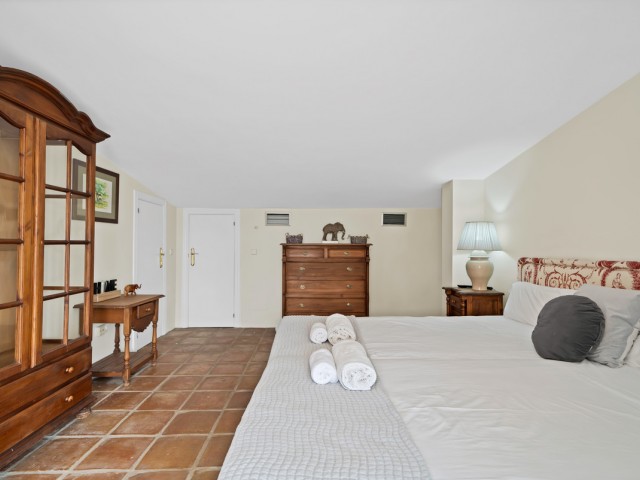 Maison mitoyenne avec 5 Chambres  à Guadalmina Alta