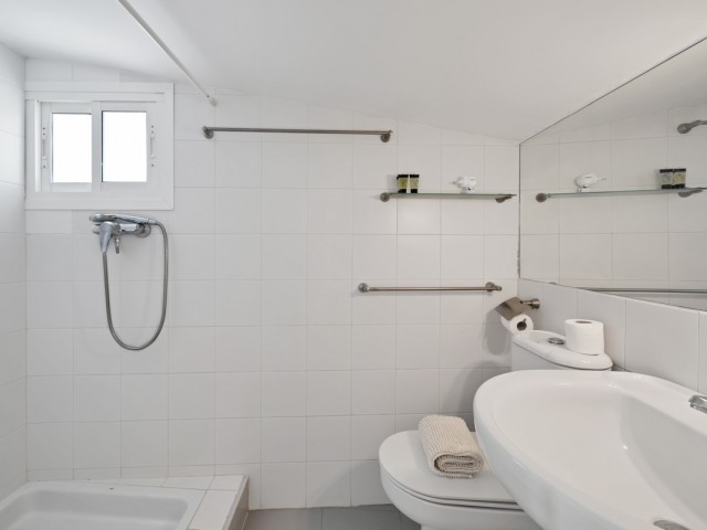Maison mitoyenne avec 5 Chambres  à Guadalmina Alta