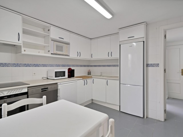 Maison mitoyenne avec 5 Chambres  à Guadalmina Alta