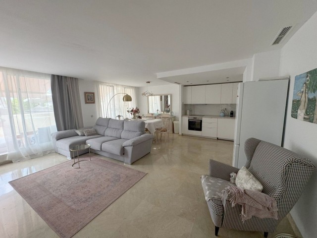 2 Bedrooms Apartment in Benahavís