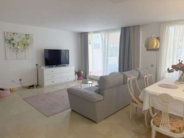 2 Bedrooms Apartment in Benahavís