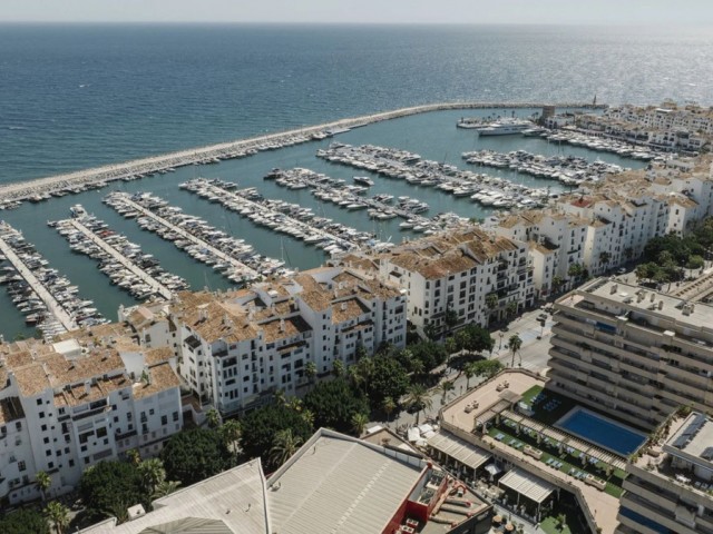 2 Bedrooms Apartment in Puerto Banús