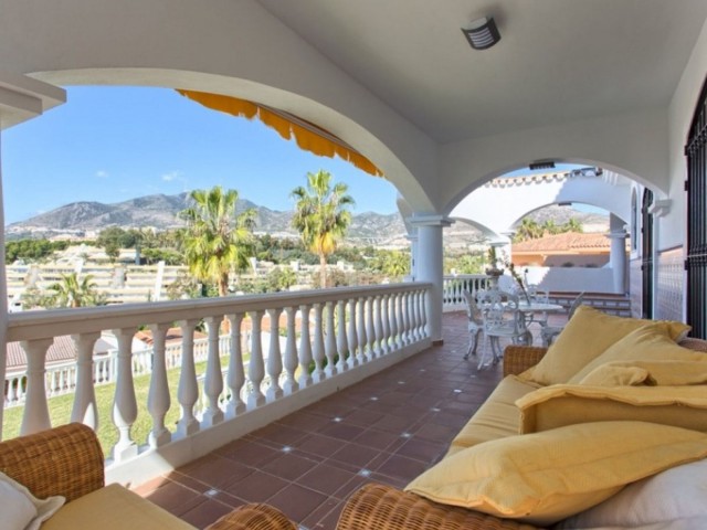 Villa con 4 Dormitorios  en Torrequebrada