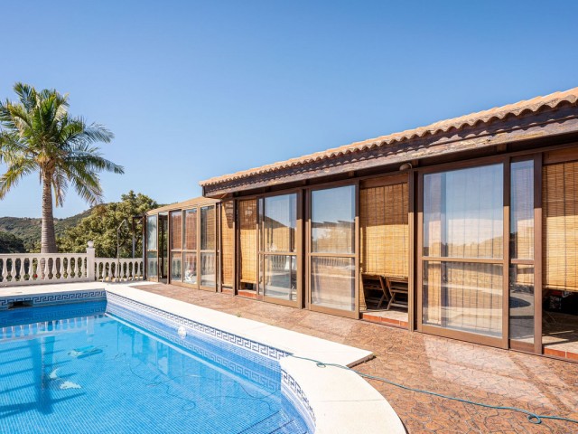 Villa avec 3 Chambres  à Estepona