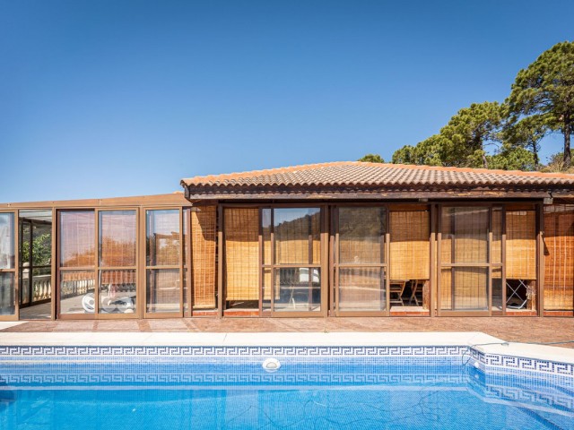 Villa, Estepona, R4303936