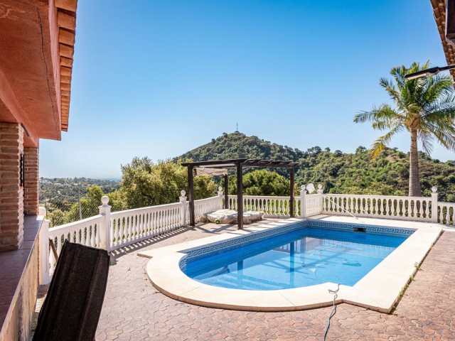 3 Bedrooms Villa in Estepona