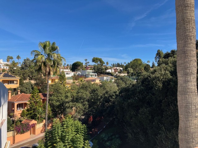 3 Bedrooms Apartment in Elviria